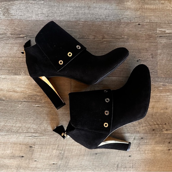 Stuart Weitzman Grommet Fold-over Ankle Boots - Picture 2 of 9